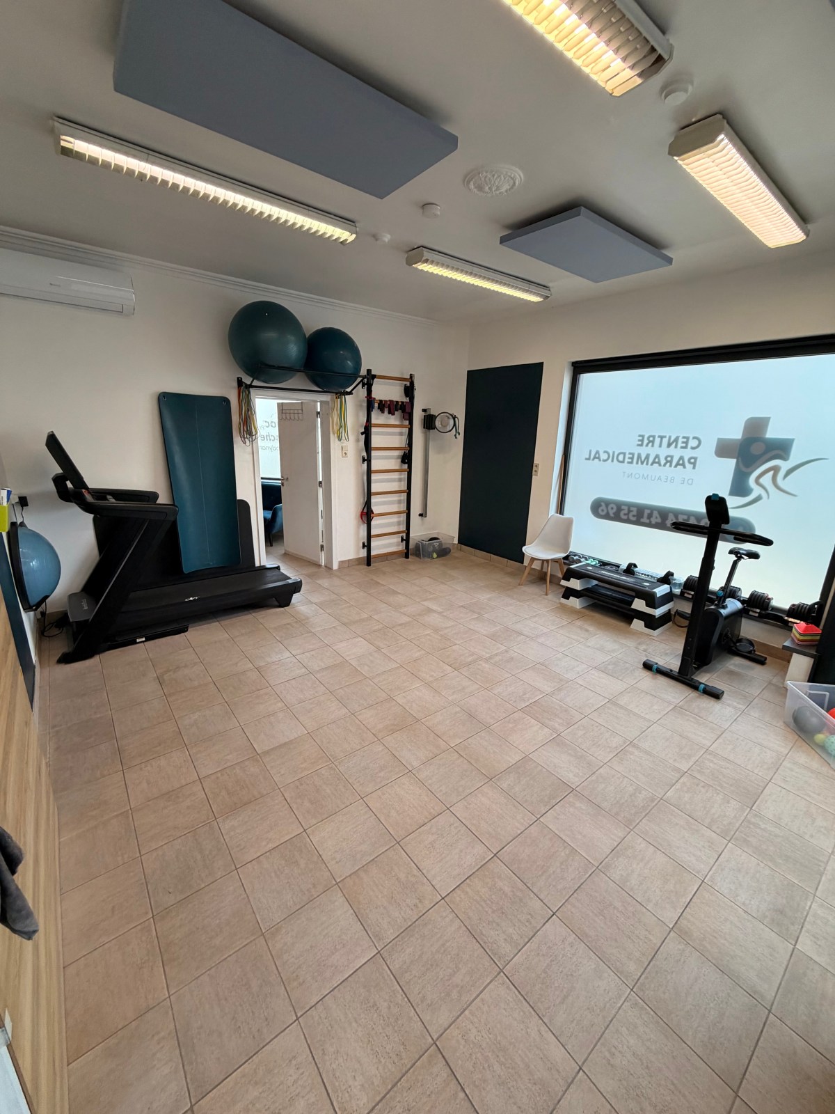 Salle de sport équipée pour la rééducation